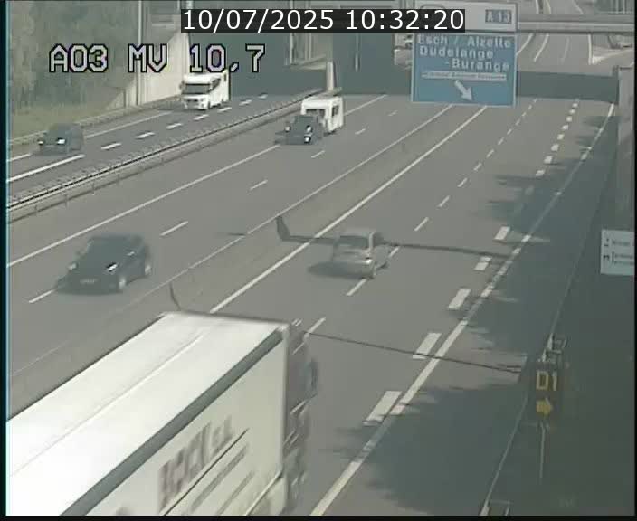 <h2>Traffic live webcam Luxembourg Croix de Bettembourg - A3 - BK 10.7 - direction France</h2>