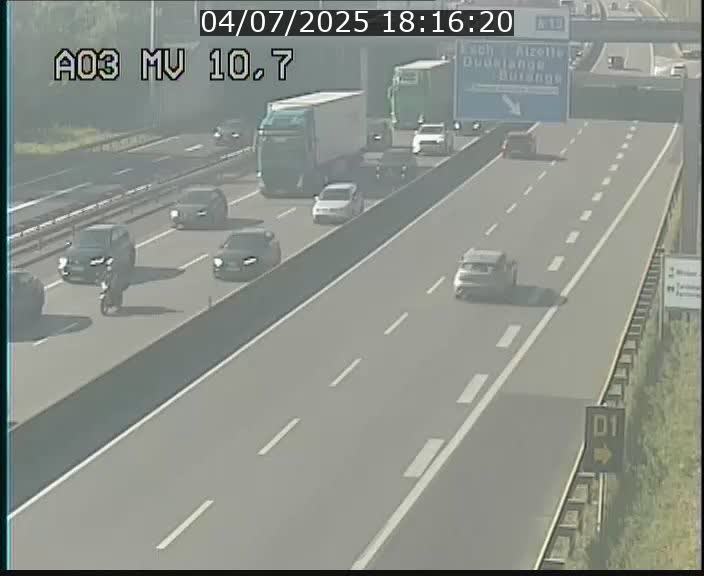 <h2>Traffic live webcam Luxembourg Croix de Bettembourg - A3 - BK 10.7 - direction France</h2>