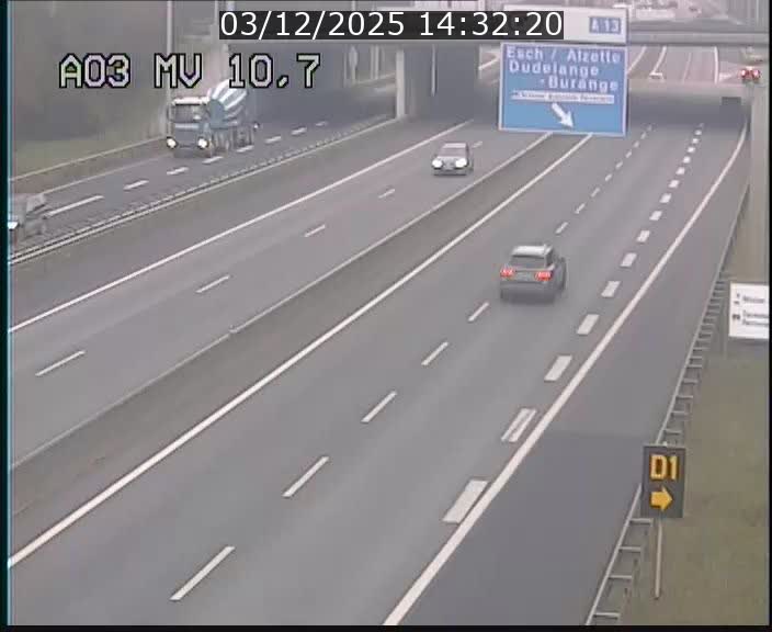 <h2>Traffic live webcam Luxembourg Croix de Bettembourg - A3 - BK 10.7 - direction France</h2>