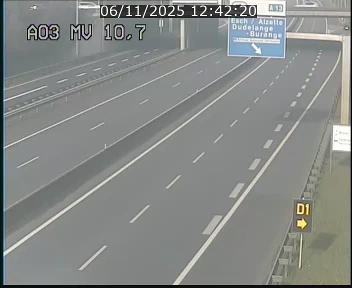 <h2>Traffic live webcam Luxembourg Croix de Bettembourg - A3 - BK 10.7 - direction France</h2>