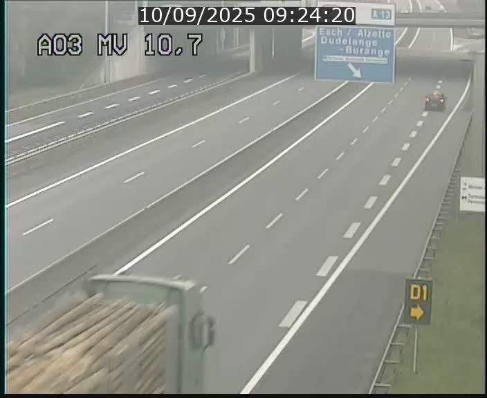 <h2>Traffic live webcam Luxembourg Croix de Bettembourg - A3 - BK 10.7 - direction France</h2>
