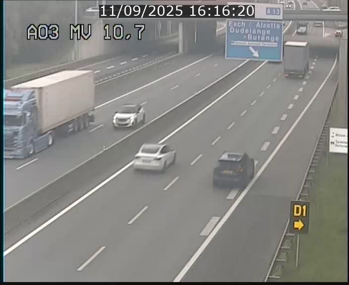 <h2>Traffic live webcam Luxembourg Croix de Bettembourg - A3 - BK 10.7 - direction France</h2>