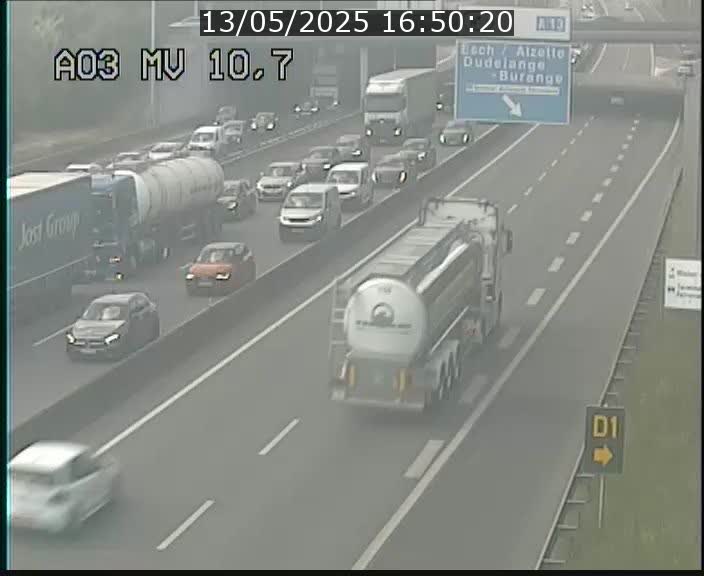 <h2>Traffic live webcam Luxembourg Croix de Bettembourg - A3 - BK 10.7 - direction France</h2>