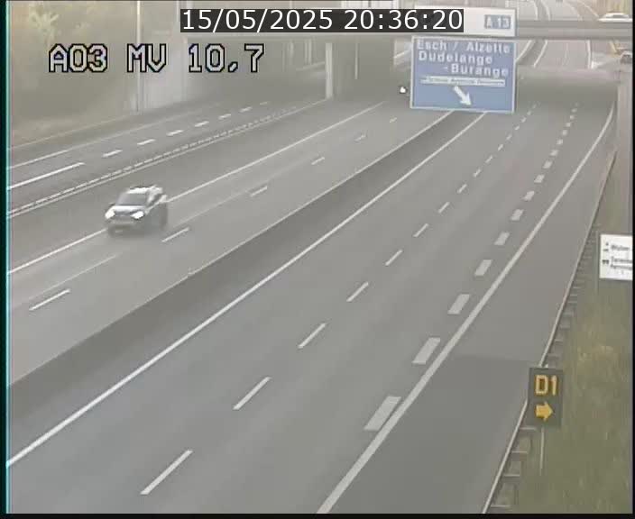 <h2>Traffic live webcam Luxembourg Croix de Bettembourg - A3 - BK 10.7 - direction France</h2>