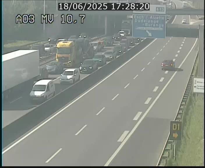 <h2>Traffic live webcam Luxembourg Croix de Bettembourg - A3 - BK 10.7 - direction France</h2>