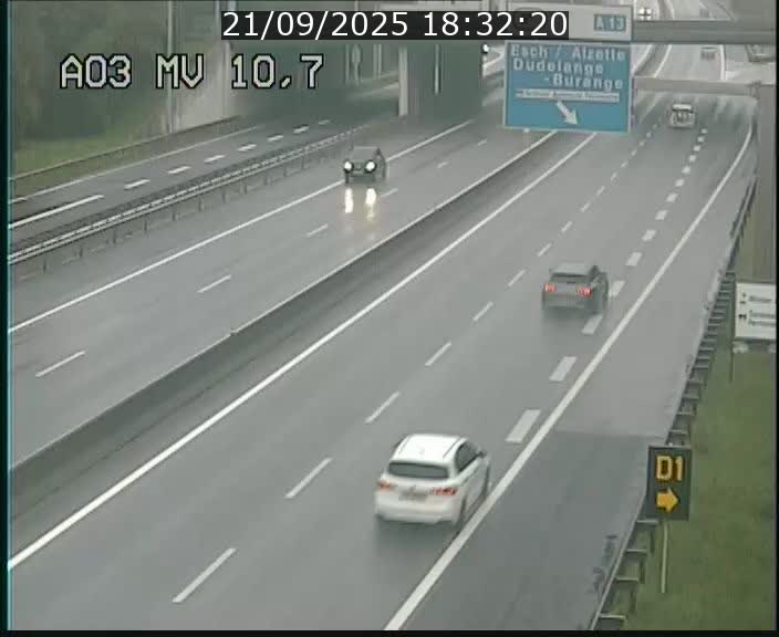 <h2>Traffic live webcam Luxembourg Croix de Bettembourg - A3 - BK 10.7 - direction France</h2>