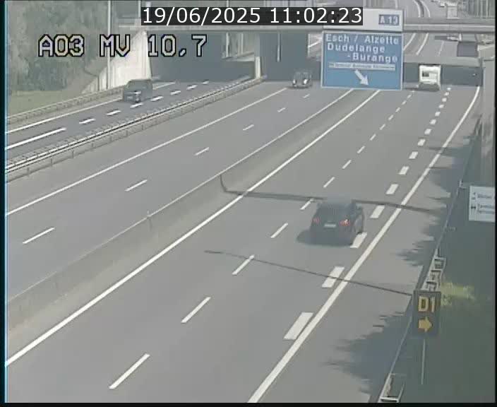 <h2>Traffic live webcam Luxembourg Croix de Bettembourg - A3 - BK 10.7 - direction France</h2>