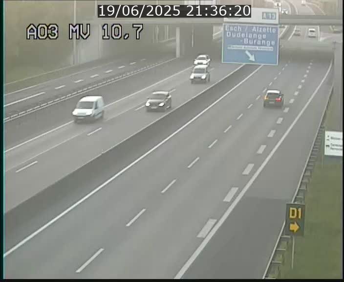 <h2>Traffic live webcam Luxembourg Croix de Bettembourg - A3 - BK 10.7 - direction France</h2>