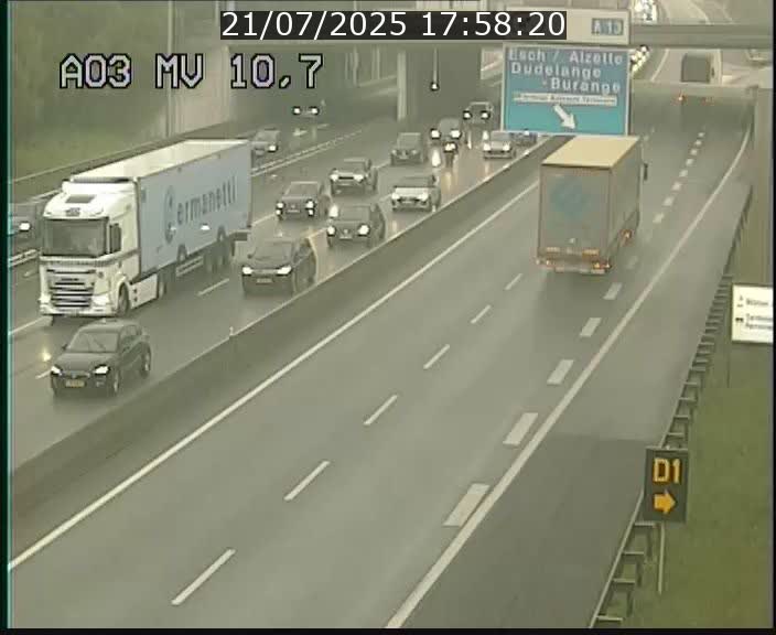 <h2>Traffic live webcam Luxembourg Croix de Bettembourg - A3 - BK 10.7 - direction France</h2>