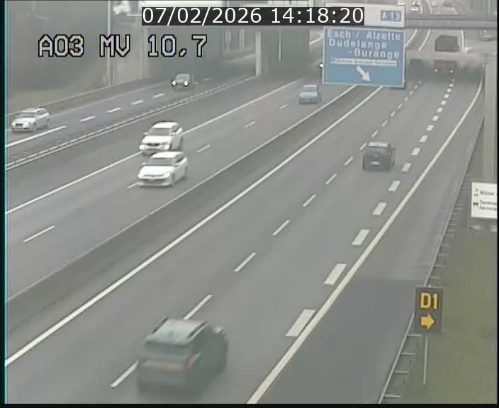 <h2>Traffic live webcam Luxembourg Croix de Bettembourg - A3 - BK 10.7 - direction France</h2>