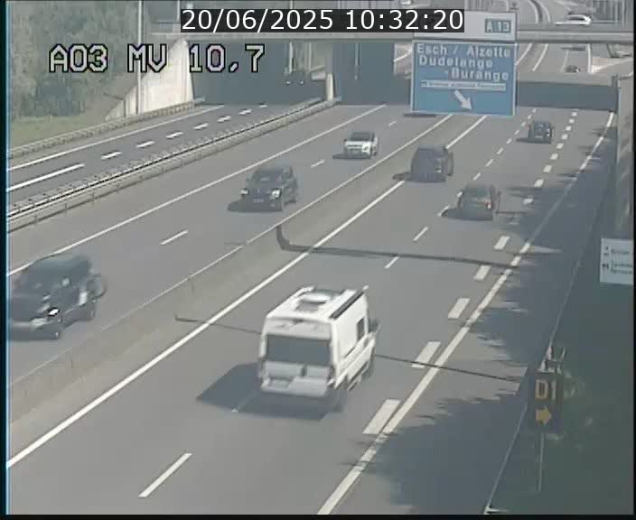 <h2>Traffic live webcam Luxembourg Croix de Bettembourg - A3 - BK 10.7 - direction France</h2>