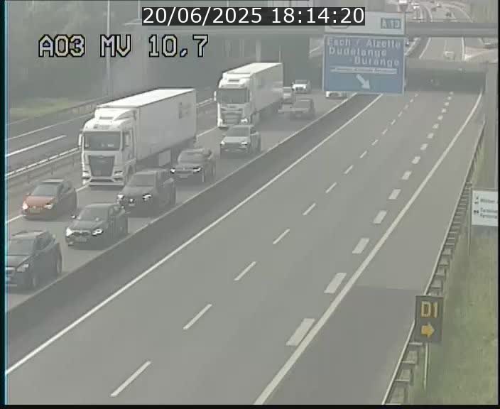 <h2>Traffic live webcam Luxembourg Croix de Bettembourg - A3 - BK 10.7 - direction France</h2>