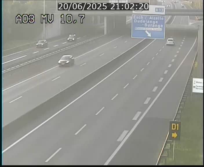 <h2>Traffic live webcam Luxembourg Croix de Bettembourg - A3 - BK 10.7 - direction France</h2>