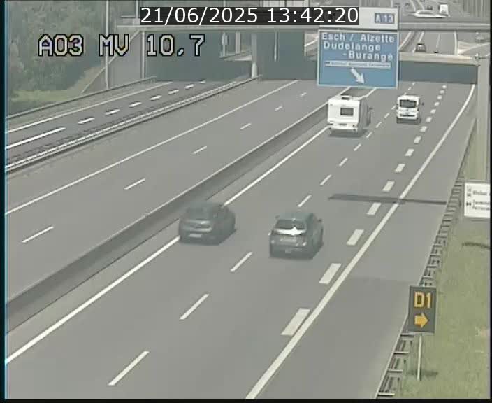 <h2>Traffic live webcam Luxembourg Croix de Bettembourg - A3 - BK 10.7 - direction France</h2>