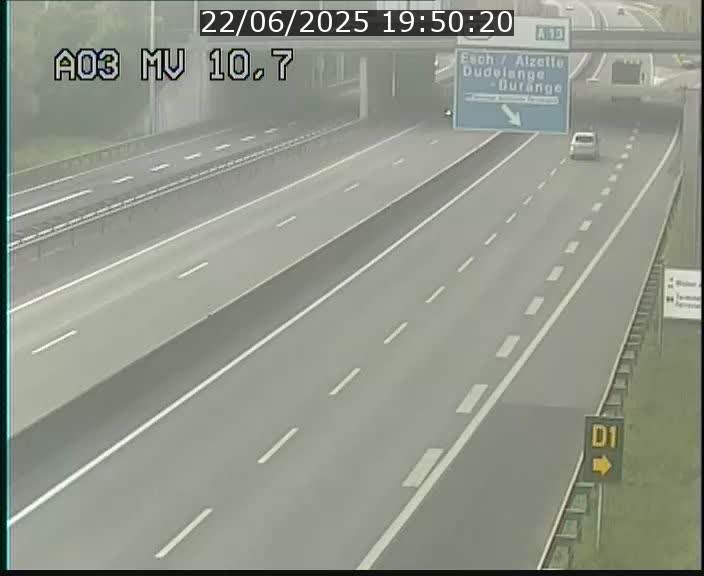 <h2>Traffic live webcam Luxembourg Croix de Bettembourg - A3 - BK 10.7 - direction France</h2>