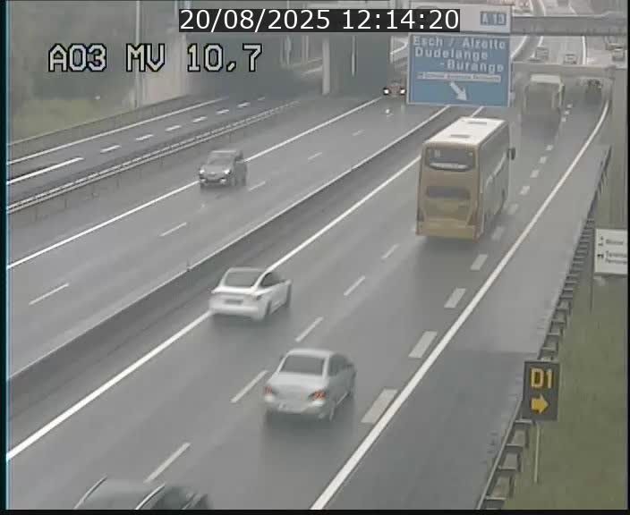 <h2>Traffic live webcam Luxembourg Croix de Bettembourg - A3 - BK 10.7 - direction France</h2>