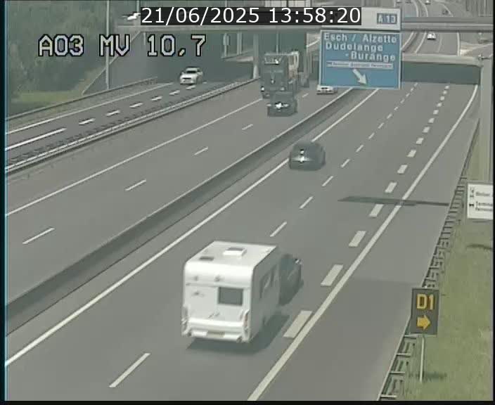 <h2>Traffic live webcam Luxembourg Croix de Bettembourg - A3 - BK 10.7 - direction France</h2>