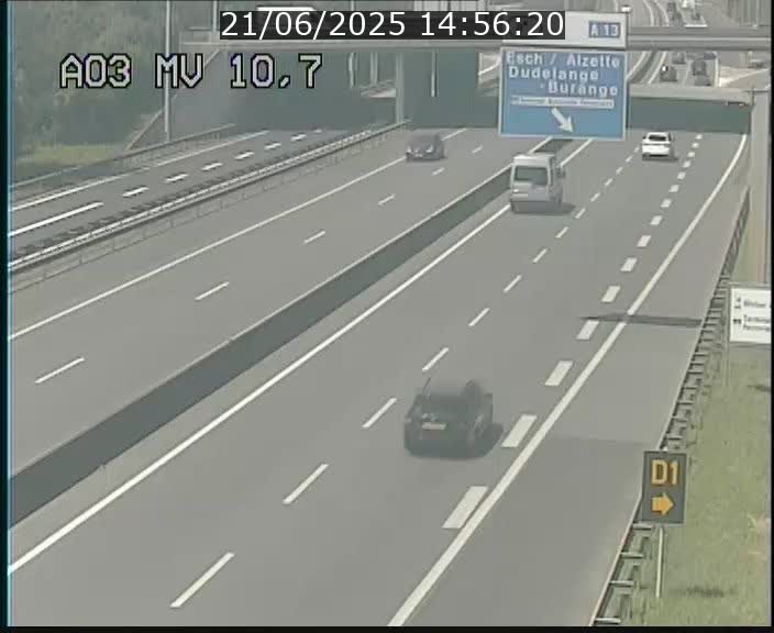 <h2>Traffic live webcam Luxembourg Croix de Bettembourg - A3 - BK 10.7 - direction France</h2>