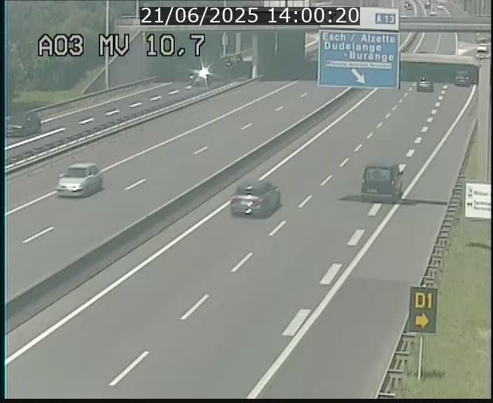 <h2>Traffic live webcam Luxembourg Croix de Bettembourg - A3 - BK 10.7 - direction France</h2>