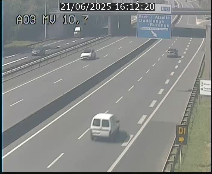 <h2>Traffic live webcam Luxembourg Croix de Bettembourg - A3 - BK 10.7 - direction France</h2>