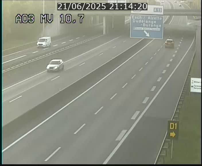 <h2>Traffic live webcam Luxembourg Croix de Bettembourg - A3 - BK 10.7 - direction France</h2>