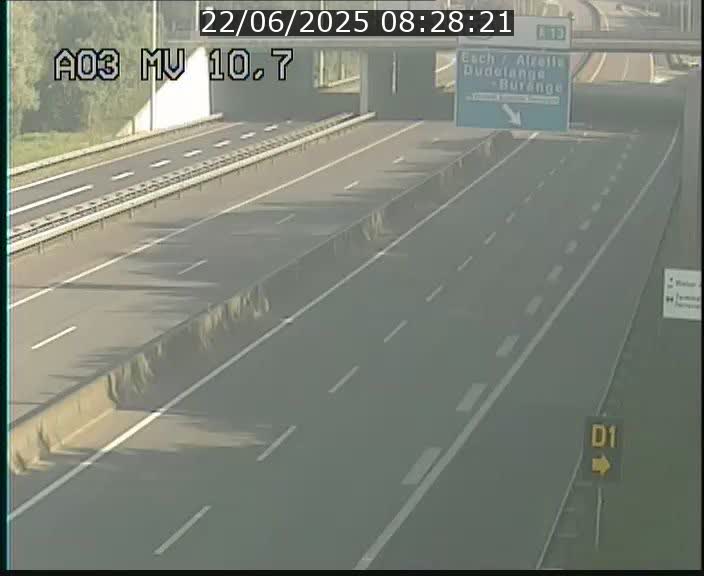 <h2>Traffic live webcam Luxembourg Croix de Bettembourg - A3 - BK 10.7 - direction France</h2>