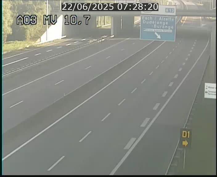 <h2>Traffic live webcam Luxembourg Croix de Bettembourg - A3 - BK 10.7 - direction France</h2>