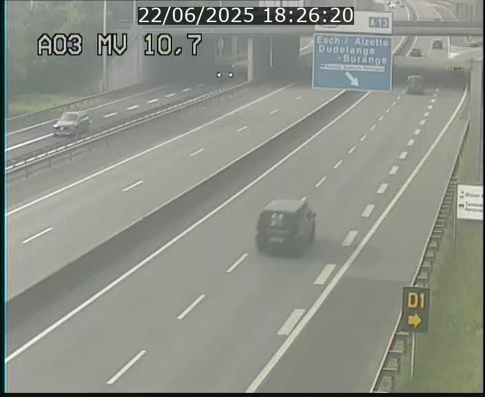 <h2>Traffic live webcam Luxembourg Croix de Bettembourg - A3 - BK 10.7 - direction France</h2>