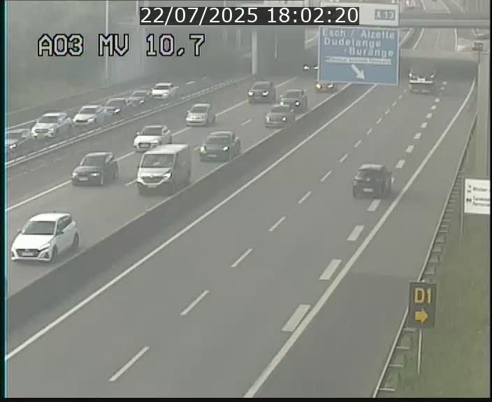 <h2>Traffic live webcam Luxembourg Croix de Bettembourg - A3 - BK 10.7 - direction France</h2>