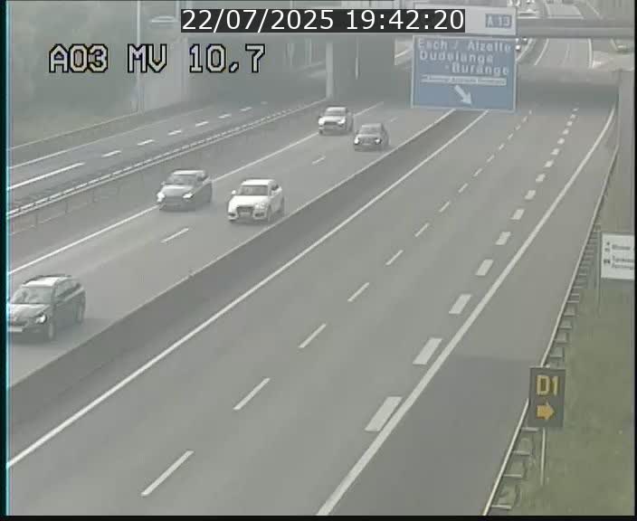 Traffic live webcam Luxembourg Croix de Bettembourg - A3 - BK 10.7 - direction France