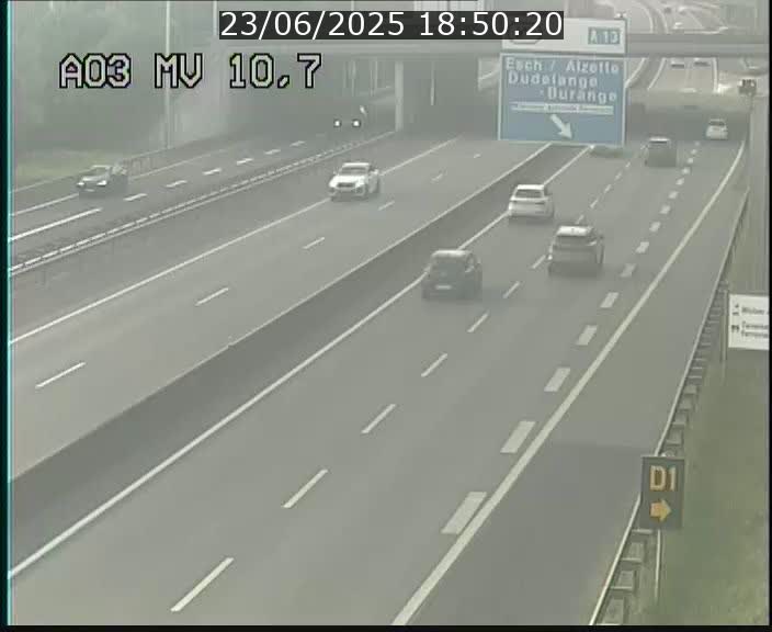 <h2>Traffic live webcam Luxembourg Croix de Bettembourg - A3 - BK 10.7 - direction France</h2>