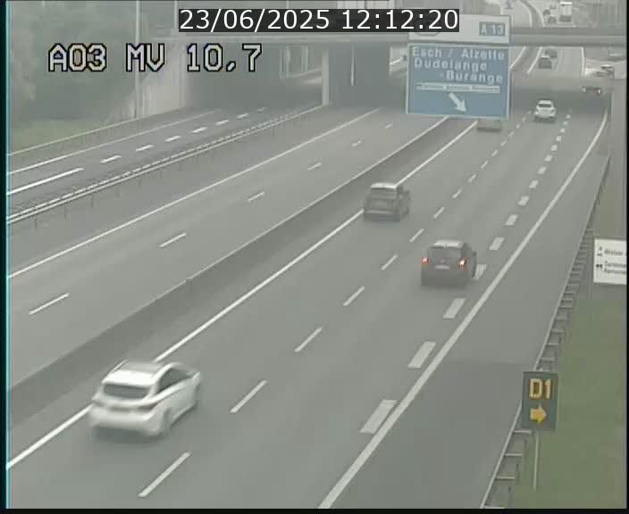<h2>Traffic live webcam Luxembourg Croix de Bettembourg - A3 - BK 10.7 - direction France</h2>