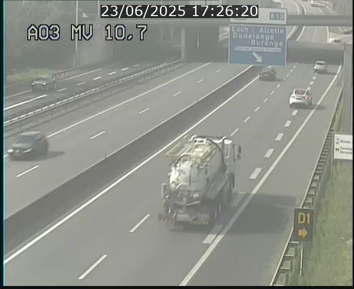 <h2>Traffic live webcam Luxembourg Croix de Bettembourg - A3 - BK 10.7 - direction France</h2>