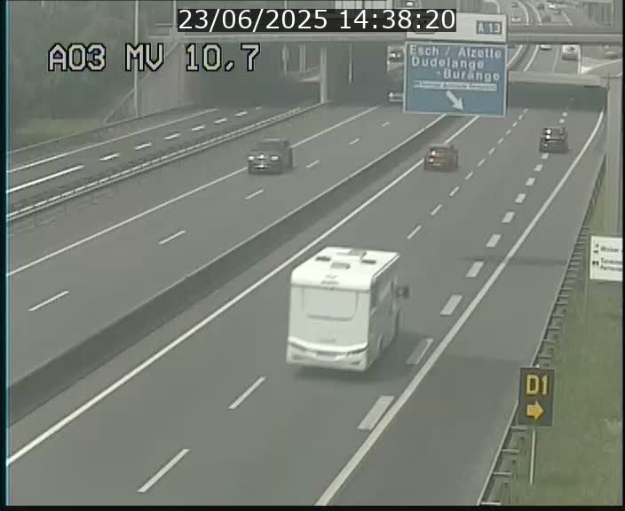 <h2>Traffic live webcam Luxembourg Croix de Bettembourg - A3 - BK 10.7 - direction France</h2>