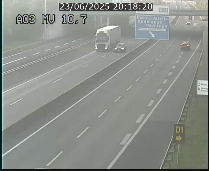 <h2>Traffic live webcam Luxembourg Croix de Bettembourg - A3 - BK 10.7 - direction France</h2>