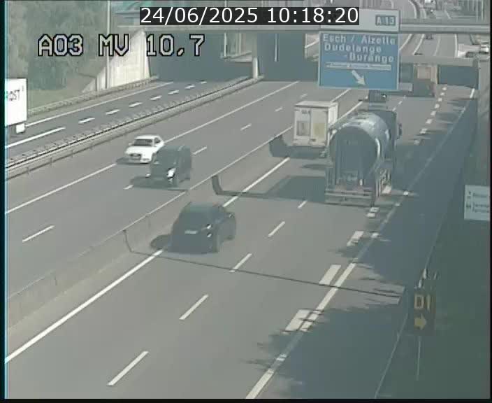 <h2>Traffic live webcam Luxembourg Croix de Bettembourg - A3 - BK 10.7 - direction France</h2>