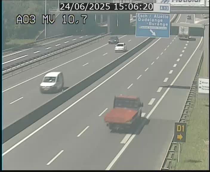 <h2>Traffic live webcam Luxembourg Croix de Bettembourg - A3 - BK 10.7 - direction France</h2>