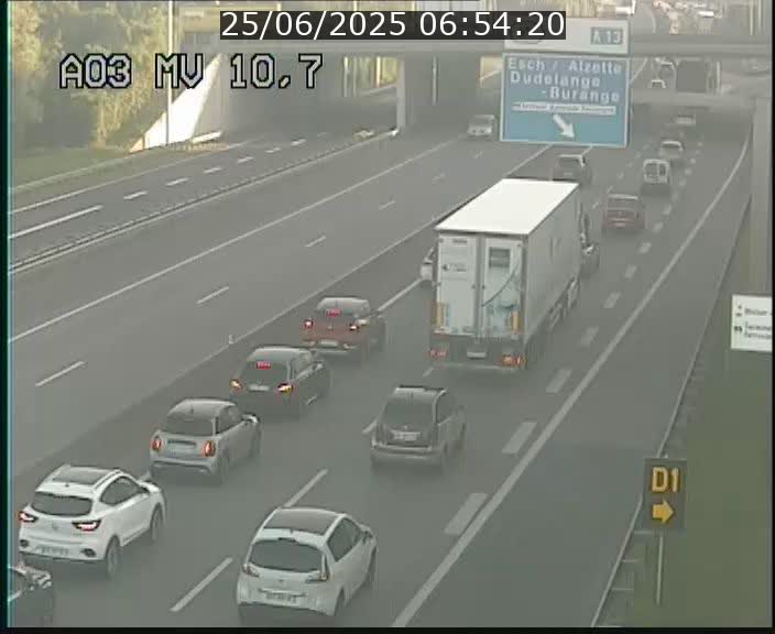 <h2>Traffic live webcam Luxembourg Croix de Bettembourg - A3 - BK 10.7 - direction France</h2>