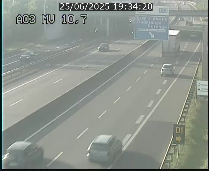<h2>Traffic live webcam Luxembourg Croix de Bettembourg - A3 - BK 10.7 - direction France</h2>