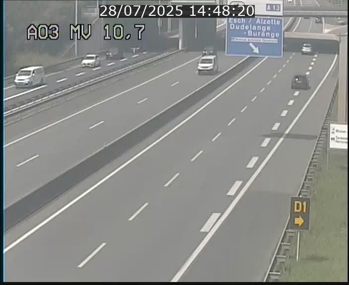 <h2>Traffic live webcam Luxembourg Croix de Bettembourg - A3 - BK 10.7 - direction France</h2>