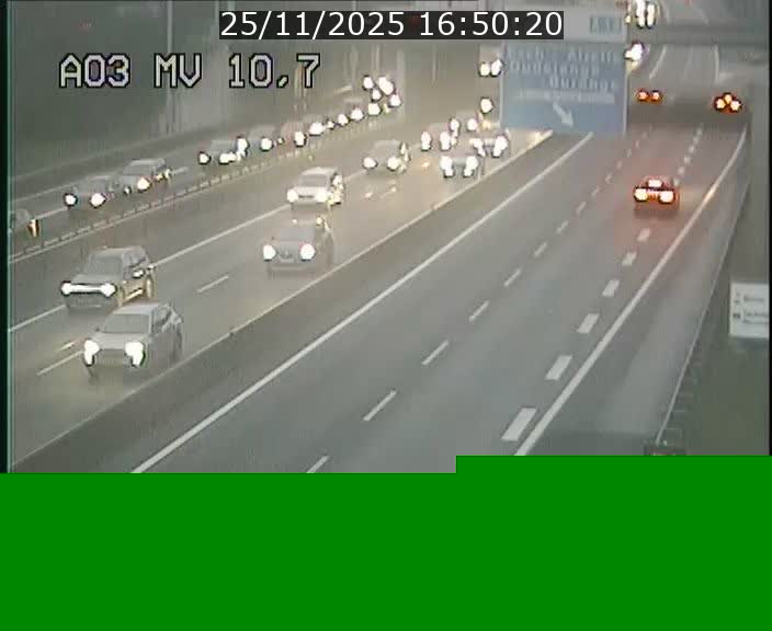 <h2>Traffic live webcam Luxembourg Croix de Bettembourg - A3 - BK 10.7 - direction France</h2>