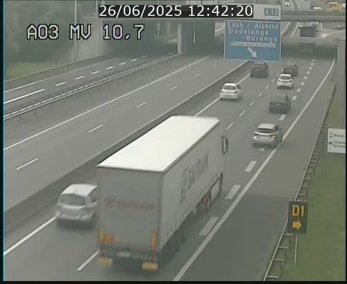 <h2>Traffic live webcam Luxembourg Croix de Bettembourg - A3 - BK 10.7 - direction France</h2>