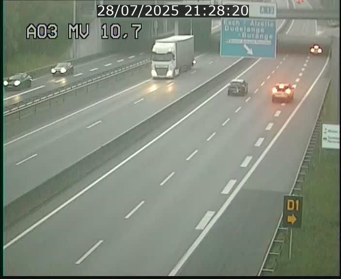<h2>Traffic live webcam Luxembourg Croix de Bettembourg - A3 - BK 10.7 - direction France</h2>