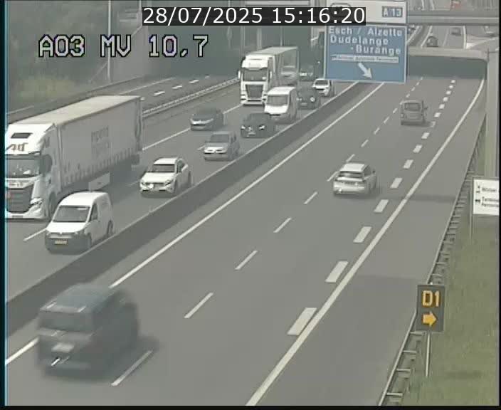 <h2>Traffic live webcam Luxembourg Croix de Bettembourg - A3 - BK 10.7 - direction France</h2>