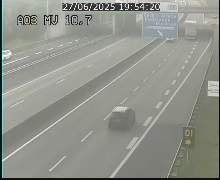 <h2>Traffic live webcam Luxembourg Croix de Bettembourg - A3 - BK 10.7 - direction France</h2>