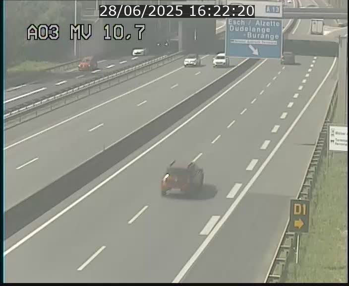 <h2>Traffic live webcam Luxembourg Croix de Bettembourg - A3 - BK 10.7 - direction France</h2>