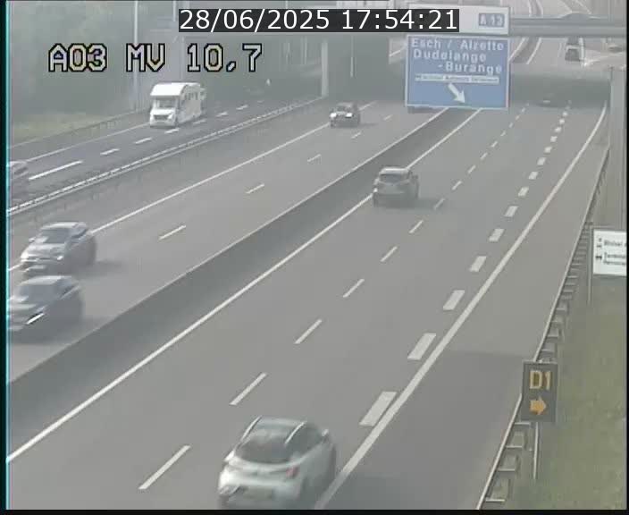 <h2>Traffic live webcam Luxembourg Croix de Bettembourg - A3 - BK 10.7 - direction France</h2>