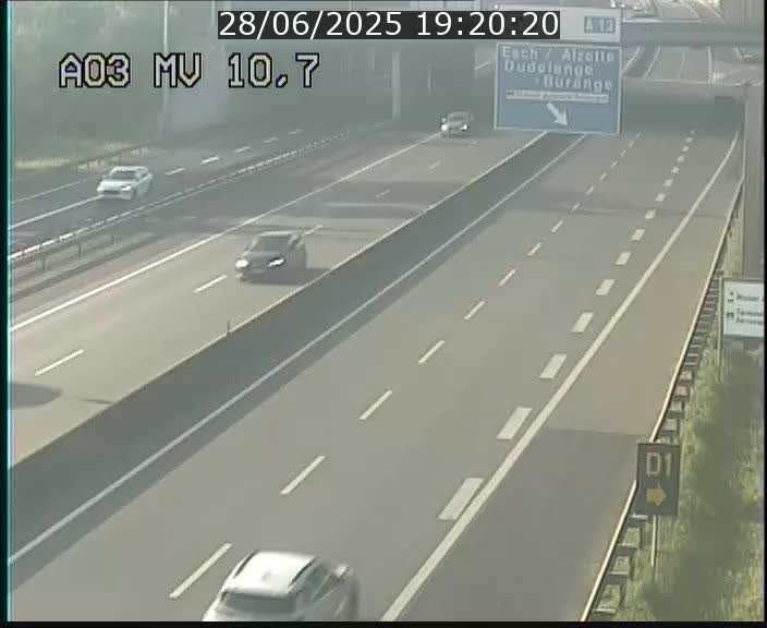 <h2>Traffic live webcam Luxembourg Croix de Bettembourg - A3 - BK 10.7 - direction France</h2>