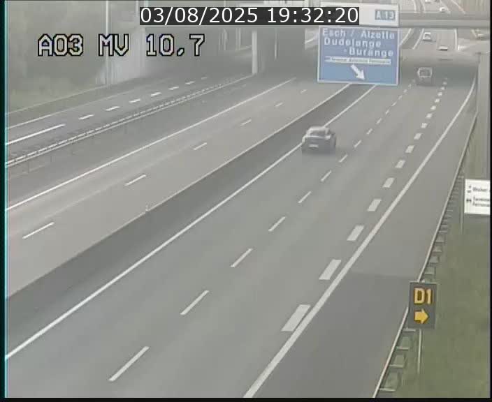 <h2>Traffic live webcam Luxembourg Croix de Bettembourg - A3 - BK 10.7 - direction France</h2>