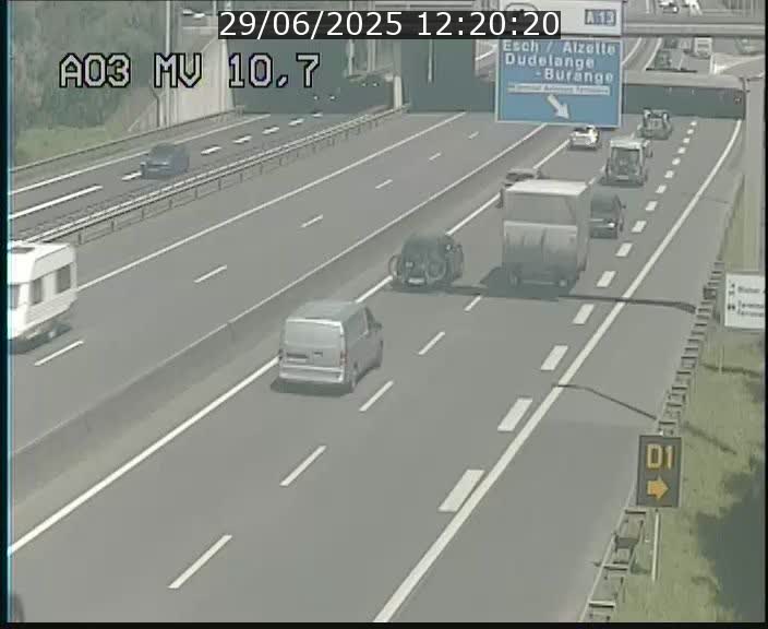 <h2>Traffic live webcam Luxembourg Croix de Bettembourg - A3 - BK 10.7 - direction France</h2>